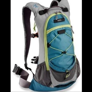 REI Kids Stroke 9 Daypack - Teal & Grey with Green